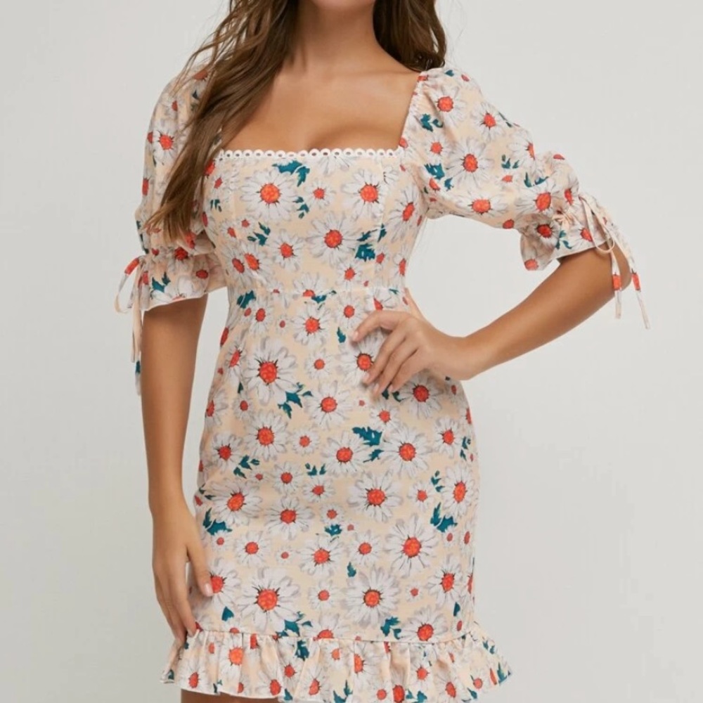 Square Neck Ruffle Hem Floral Dress